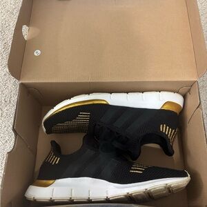 Adidas Swift Run Black and Gold Sneakers (Women’s 8)
